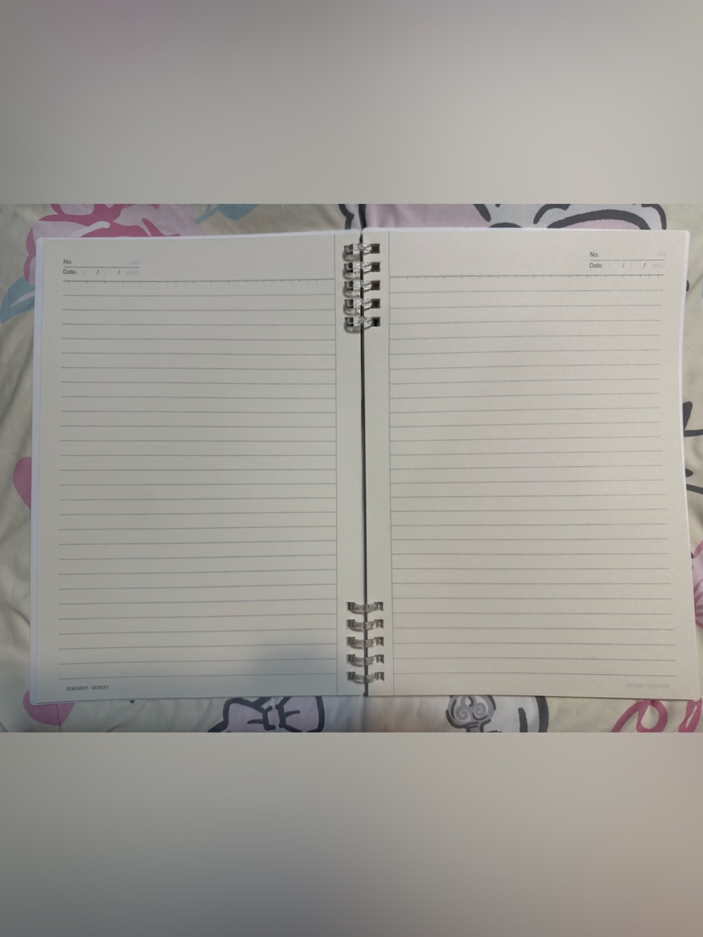 🆕 Hello Kitty B5 Notebook - Picture 3 of 3